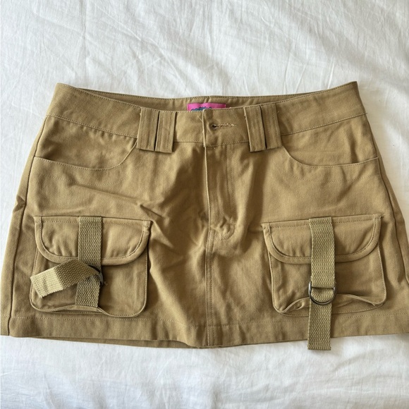 Edikted Dresses & Skirts - Edikted green cargo skirt